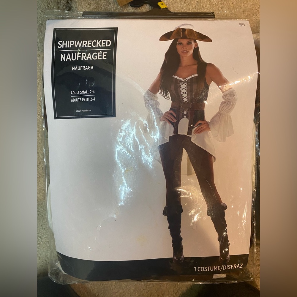NWT women’s pirate costume